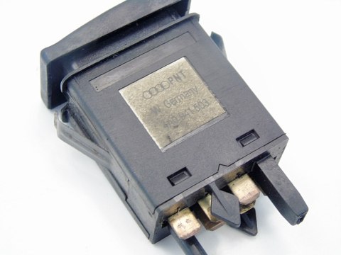 PRZEŁĄCZNIK GRZANIA SZYBY AUDI 80 B4 1993 2.0 B PRZEŁĄCZNIK GRZANIA SZYBY AUDI 80 B4 1993 2.0 B
