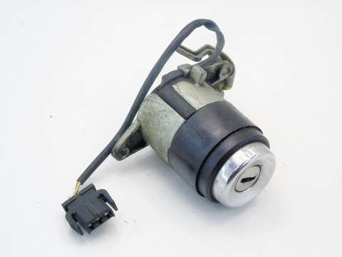 WKŁADKA ZAMKA KLAPY AUDI 80 B4 1993 2.0 4A5862055 WKŁADKA ZAMKA KLAPY AUDI 80 B4 1993 2.0 4A5862055