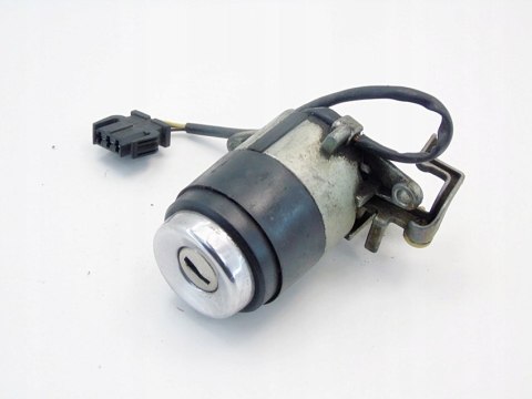WKŁADKA ZAMKA KLAPY AUDI 80 B4 1993 2.0 4A5862055 WKŁADKA ZAMKA KLAPY AUDI 80 B4 1993 2.0 4A5862055