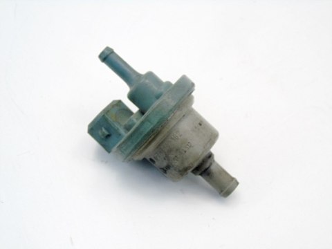 ZAWÓR ODPOWIETRZAJĄCY BAK AUDI 80 B4 1993 2.0 B ZAWÓR ODPOWIETRZAJĄCY BAK AUDI 80 B4 1993 2.0 B