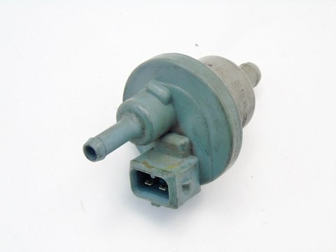 ZAWÓR ODPOWIETRZAJĄCY BAK AUDI 80 B4 1993 2.0 B ZAWÓR ODPOWIETRZAJĄCY BAK AUDI 80 B4 1993 2.0 B