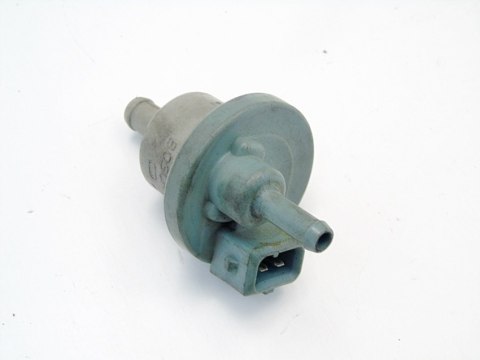 ZAWÓR ODPOWIETRZAJĄCY BAK AUDI 80 B4 1993 2.0 B ZAWÓR ODPOWIETRZAJĄCY BAK AUDI 80 B4 1993 2.0 B