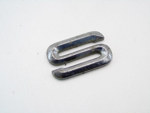ZNACZEK EMBLEMAT AUDI 80 B4 1993 2.0 B ZNACZEK EMBLEMAT AUDI 80 B4 1993 2.0 B