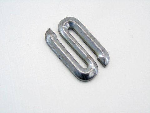 ZNACZEK EMBLEMAT AUDI 80 B4 1993 2.0 B ZNACZEK EMBLEMAT AUDI 80 B4 1993 2.0 B