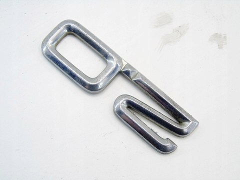 ZNACZEK EMBLEMAT AUDI 80 B4 1993 2.0 B ZNACZEK EMBLEMAT AUDI 80 B4 1993 2.0 B