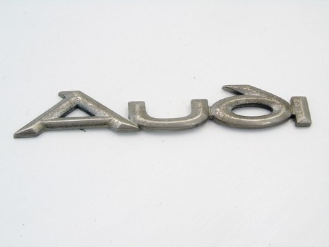 ZNACZEK EMBLEMAT AUDI 80 B4 1993 2.0 B ZNACZEK EMBLEMAT AUDI 80 B4 1993 2.0 B