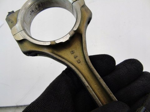 TŁOK KORBOWÓD 2.0 RAV 4 V C-HR LEXUS UX ES COROLLA