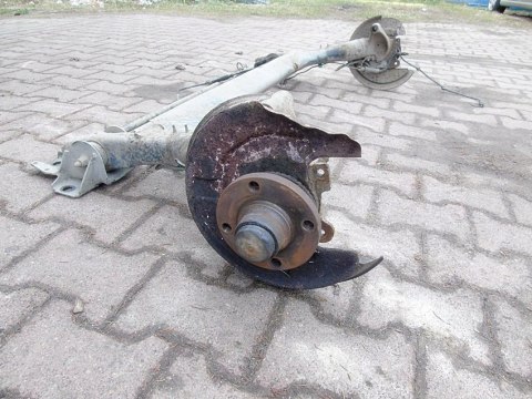 BELKA TYŁ ZAWIESZENIA PIASTY AUDI 80 B4 SEDAN BELKA TYŁ ZAWIESZENIA PIASTY AUDI 80 B4 SEDAN