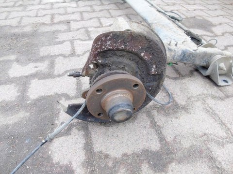 BELKA TYŁ ZAWIESZENIA PIASTY AUDI 80 B4 SEDAN BELKA TYŁ ZAWIESZENIA PIASTY AUDI 80 B4 SEDAN
