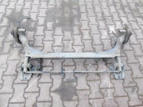BELKA TYŁ ZAWIESZENIA PIASTY AUDI 80 B4 SEDAN BELKA TYŁ ZAWIESZENIA PIASTY AUDI 80 B4 SEDAN