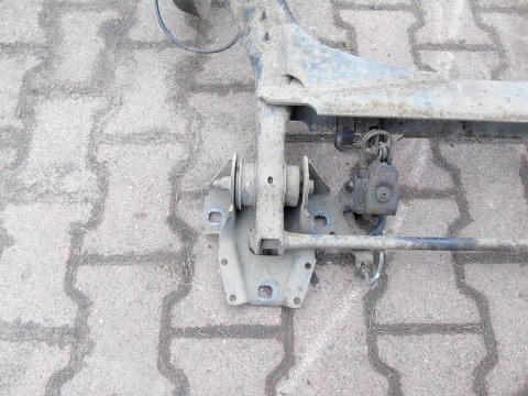 BELKA TYŁ ZAWIESZENIA PIASTY AUDI 80 B4 SEDAN BELKA TYŁ ZAWIESZENIA PIASTY AUDI 80 B4 SEDAN