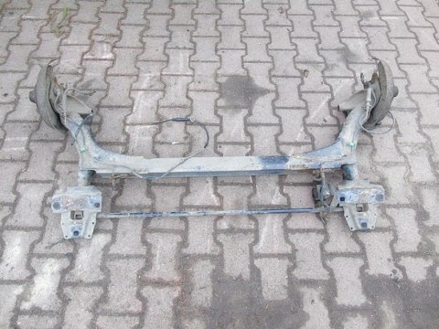 BELKA TYŁ ZAWIESZENIA PIASTY AUDI 80 B4 SEDAN BELKA TYŁ ZAWIESZENIA PIASTY AUDI 80 B4 SEDAN