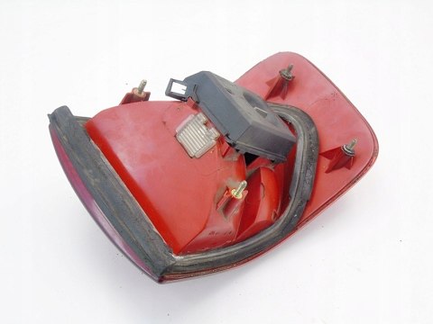 LAMPA PRAWY TYŁ KAROSERIA AUDI 80 B4 SEDAN 2.0 B LAMPA PRAWY TYŁ KAROSERIA AUDI 80 B4 SEDAN 2.0 B