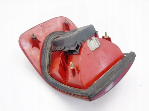 LAMPA PRAWY TYŁ KAROSERIA AUDI 80 B4 SEDAN 2.0 B LAMPA PRAWY TYŁ KAROSERIA AUDI 80 B4 SEDAN 2.0 B