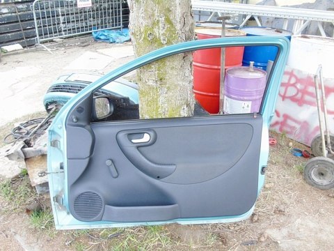 DRZWI PRAWY PRZÓD OPEL CORSA C 3 DRZWIOWA Z397 DRZWI PRAWY PRZÓD OPEL CORSA C 3 DRZWIOWA Z397