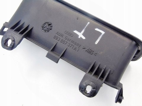 OBUDOWA OSŁONA KLAMKI TYŁ AUDI 80 B4 893867371A OBUDOWA OSŁONA KLAMKI TYŁ AUDI 80 B4 893867371A