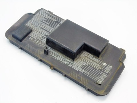 OSŁONA POKRYWA BEZPIECZNIKÓW AUDI 80 B4 8A0941801 OSŁONA POKRYWA BEZPIECZNIKÓW AUDI 80 B4 8A0941801