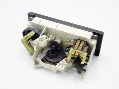 PANEL STEROWANIA NAWIEWU AUDI 80 B4 8A1819073 PANEL STEROWANIA NAWIEWU AUDI 80 B4 8A1819073