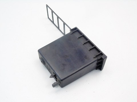 SCHOWEK RAMKA PRZEŁĄCZNIKÓW AUDI 80 B4 893941561B SCHOWEK RAMKA PRZEŁĄCZNIKÓW AUDI 80 B4 893941561B