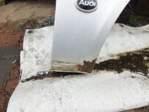 BŁOTNIK PRAWY PRZÓD AUDI 80 B4 SEDAN BŁOTNIK PRAWY PRZÓD AUDI 80 B4 SEDAN