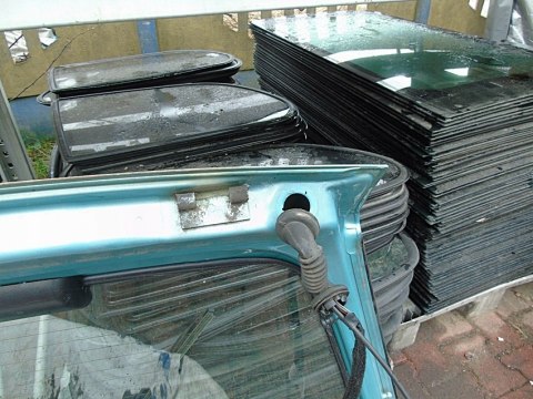 KLAPA SZYBA BAGAŻNIKA TYŁ OPEL CORSA C 3 D Z397 KLAPA SZYBA BAGAŻNIKA TYŁ OPEL CORSA C 3 D Z397