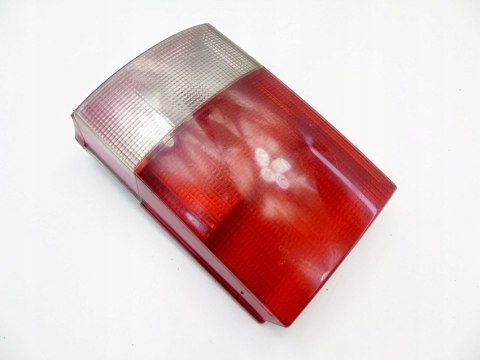 LAMPA LEWY TYŁ W KLAPIE AUDI 80 B4 8A0945093J LAMPA LEWY TYŁ W KLAPIE AUDI 80 B4 8A0945093J