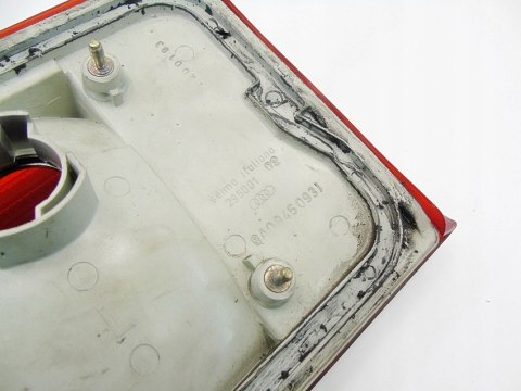 LAMPA LEWY TYŁ W KLAPIE AUDI 80 B4 8A0945093J LAMPA LEWY TYŁ W KLAPIE AUDI 80 B4 8A0945093J