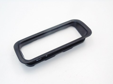 OBUDOWA RAMKA KLAMKI TYŁ AUDI 80 B4 896867395 OBUDOWA RAMKA KLAMKI TYŁ AUDI 80 B4 896867395
