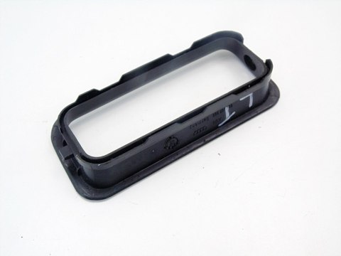 OBUDOWA RAMKA KLAMKI TYŁ AUDI 80 B4 896867395 OBUDOWA RAMKA KLAMKI TYŁ AUDI 80 B4 896867395