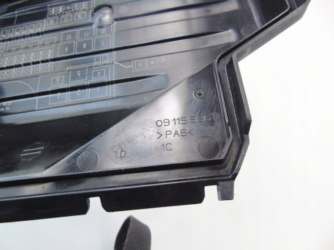 POKRYWA SKRZYNKI BEZPIECZNIKÓW OPEL CORSA C 3 D POKRYWA SKRZYNKI BEZPIECZNIKÓW OPEL CORSA C 3 D