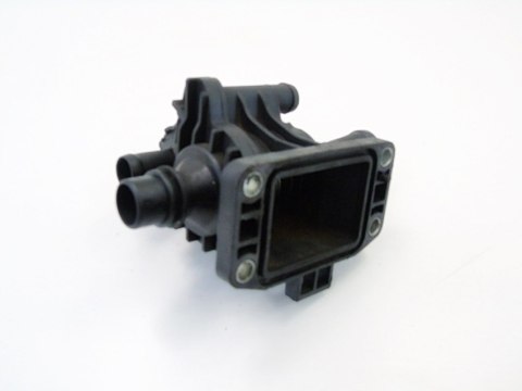 OBUDOWA TERMOSTATU 1.6 TDCI C-MAX FOCUS 2 C30 V50 OBUDOWA TERMOSTATU 1.6 TDCI C-MAX FOCUS 2 C30 V50