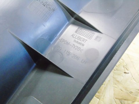 BOCZEK TAPICERKA LEWY TYŁ OPEL CORSA C 3 D BOCZEK TAPICERKA LEWY TYŁ OPEL CORSA C 3 D