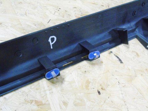 LISTWA PROGOWA PRAWA OPEL CORSA C 3 D 09114820 LISTWA PROGOWA PRAWA OPEL CORSA C 3 D 09114820