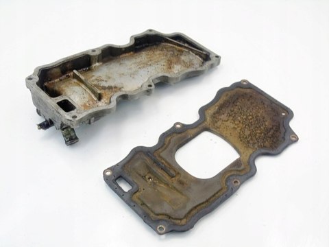 OBUDOWA BLOKU 3.7 4.2 V8 AUDI A8 D2 077103131E OBUDOWA BLOKU 3.7 4.2 V8 AUDI A8 D2 077103131E