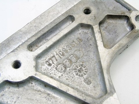 OBUDOWA ROZRZĄDU 3.7 4.2 V8 AUDI A8 D2 077109361B OBUDOWA ROZRZĄDU 3.7 4.2 V8 AUDI A8 D2 077109361B