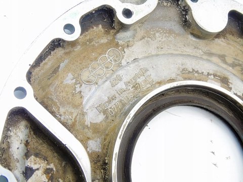 OBUDOWA WAŁU TYŁ 3.7 V8 AUDI A8 D2 077103173E OBUDOWA WAŁU TYŁ 3.7 V8 AUDI A8 D2 077103173E