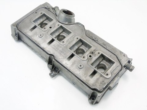 POKRYWA ZAWORÓW 3.7 4.2 V8 AUDI A8 D2 077103471F POKRYWA ZAWORÓW 3.7 4.2 V8 AUDI A8 D2 077103471F