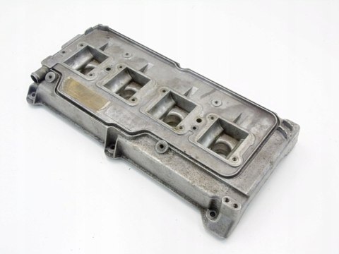 POKRYWA ZAWORÓW 3.7 4.2 V8 AUDI A8 D2 077103472D POKRYWA ZAWORÓW 3.7 4.2 V8 AUDI A8 D2 077103472D