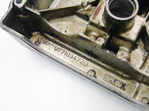 POKRYWA ZAWORÓW 3.7 4.2 V8 AUDI A8 D2 077103472D POKRYWA ZAWORÓW 3.7 4.2 V8 AUDI A8 D2 077103472D