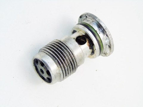 ŚRUBA ZAWÓR OLEJU 3.7 4.2 V8 AUDI A8 D2 ŚRUBA ZAWÓR OLEJU 3.7 4.2 V8 AUDI A8 D2