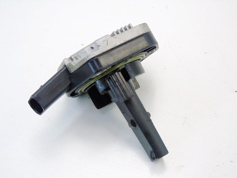 CZUJNIK OLEJU 3.0 B V6 AUDI A4 B6 A6 C5 A8 D3 CZUJNIK OLEJU 3.0 B V6 AUDI A4 B6 A6 C5 A8 D3