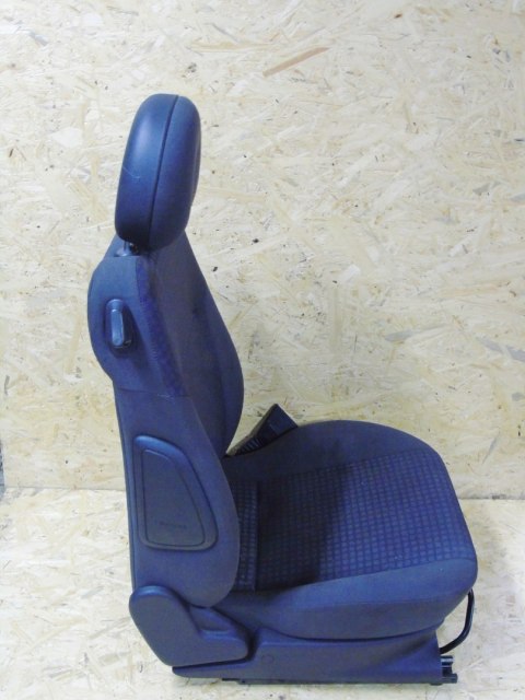 FOTEL PRAWY PRZÓD OPEL CORSA C 3 D FOTEL PRAWY PRZÓD OPEL CORSA C 3 D