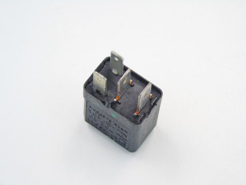 PRZEKAŹNIK OPEL CORSA C 3 D 24435922 12V 20A PRZEKAŹNIK OPEL CORSA C 3 D 24435922 12V 20A