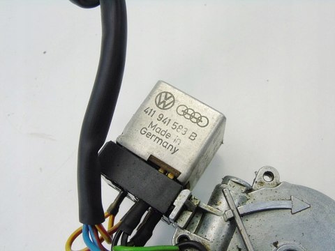 SILNIK SZYBERDACHU AUDI 80 B4 1993 893877795A SILNIK SZYBERDACHU AUDI 80 B4 1993 893877795A