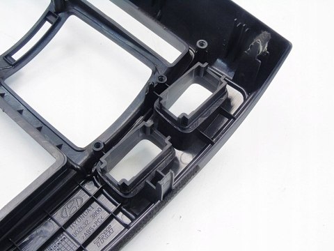 PANEL KONSOLA ŚRODKOWA HYUNDAI TUCSON I U026323800 PANEL KONSOLA ŚRODKOWA HYUNDAI TUCSON I U026323800
