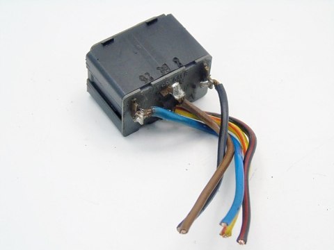 PRZEŁĄCZNIK SZYBERDACHU AUDI 80 B4 1993 443959561B PRZEŁĄCZNIK SZYBERDACHU AUDI 80 B4 1993 443959561B