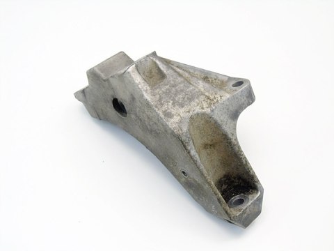 ŁAPA SKRZYNI 1.6 8V PASSAT A4 OCTAVI GOLF BORA