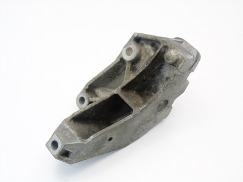 ŁAPA SKRZYNI 1.6 8V PASSAT A4 OCTAVI GOLF BORA