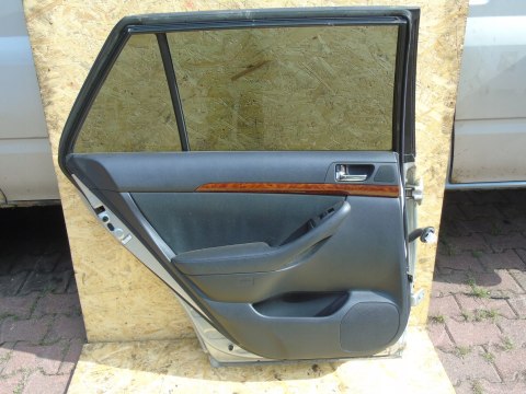 DRZWI LEWY TYŁ TOYOTA AVENSIS T25 KOMBI 1C0 DRZWI LEWY TYŁ TOYOTA AVENSIS T25 KOMBI 1C0