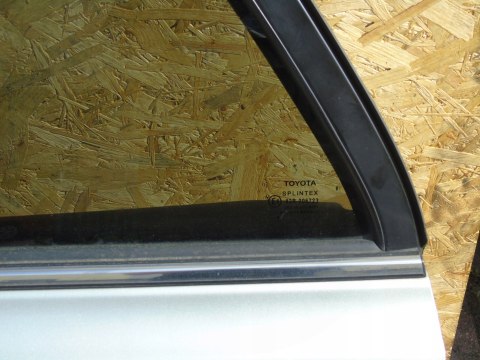 DRZWI LEWY TYŁ TOYOTA AVENSIS T25 KOMBI 1C0 DRZWI LEWY TYŁ TOYOTA AVENSIS T25 KOMBI 1C0